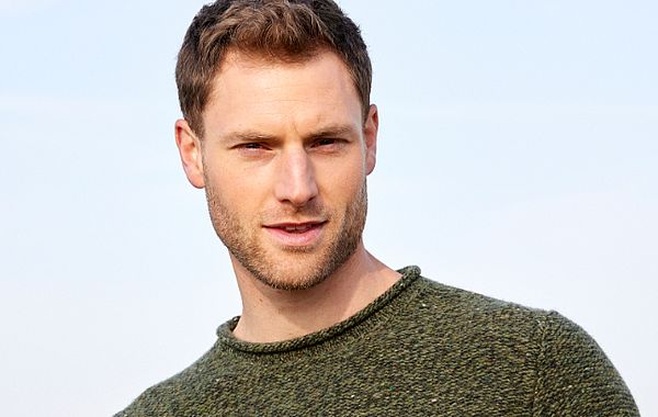 Strickpullover mit Rundhals und Rollkante