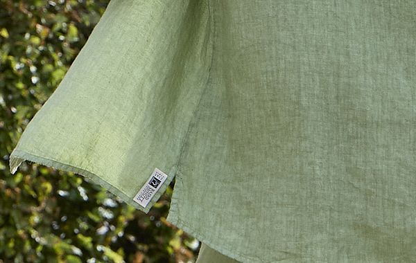 Detail Leinenbluse garngefärbt