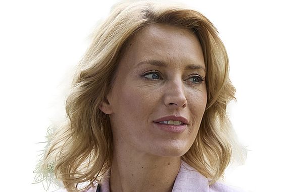 Kühler Sommertyp mit rosigem Teint, graublauen Augen und aschblondem Haar