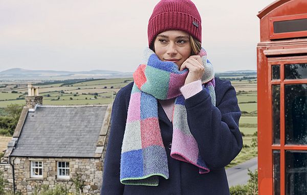 Karoschal von Robert Mackie