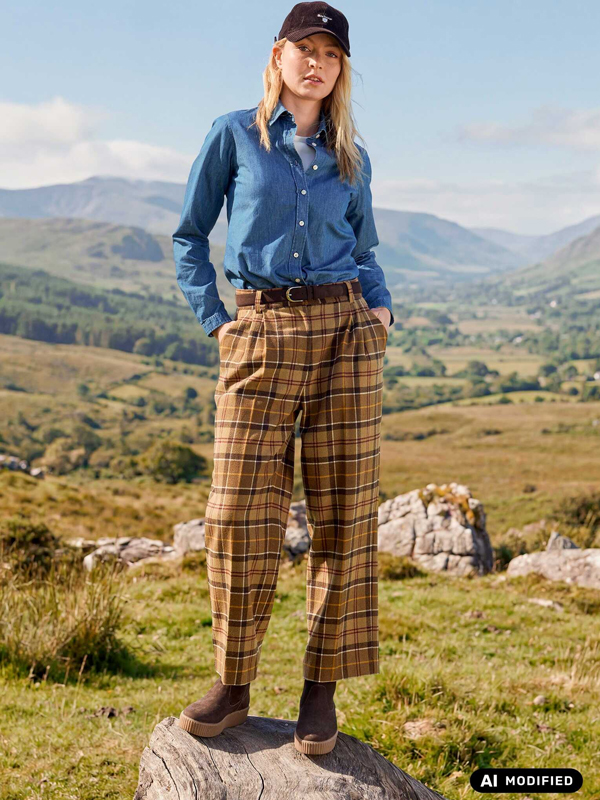 Bundfaltenhose im Golferlook Moderne Bundfaltenhose mit Schottenkaro im Golferlook kombiniert