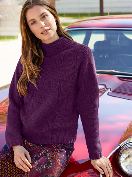 Frau im Burgunderroten Strickpullover