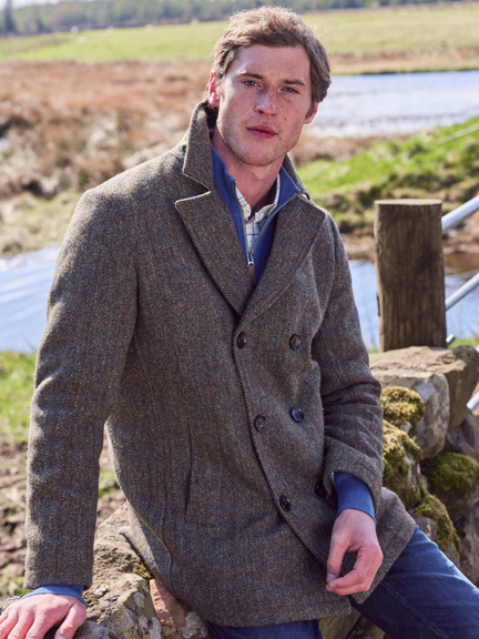 Mann in Caban-Jacke aus Tweed