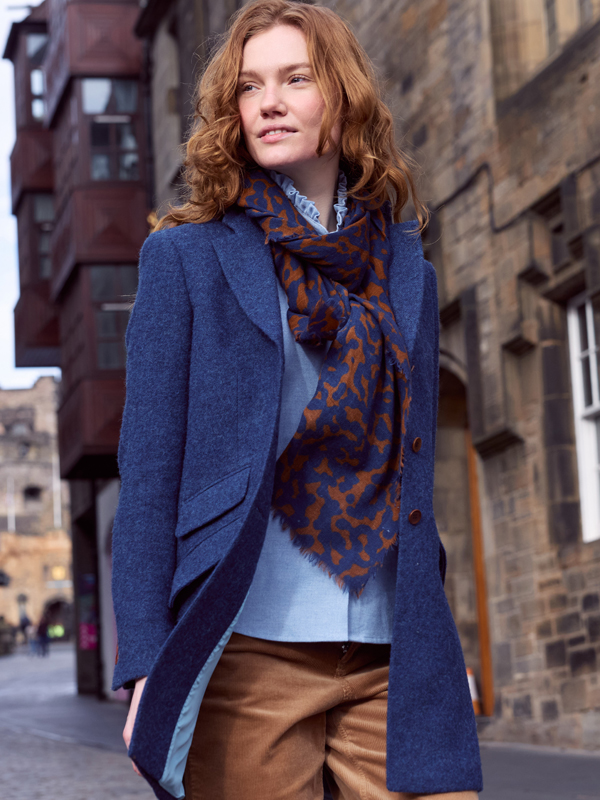 Modern Business Look mit Longblazer Bluse und Schal