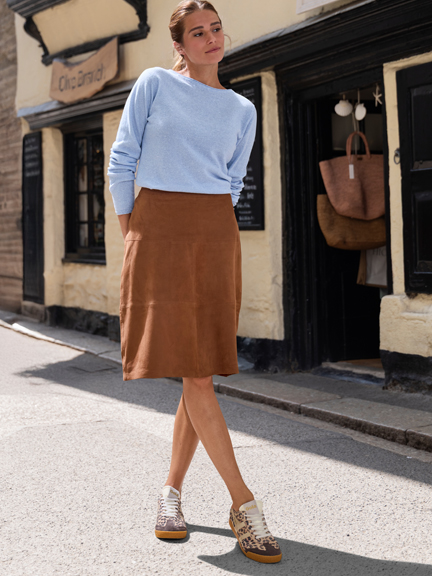 Frau im luxuri�sen Outfit