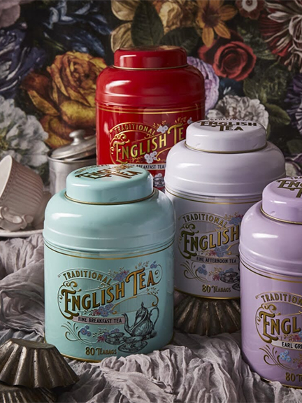 Auswahl an nostalgischen Teedosen von New English Teas