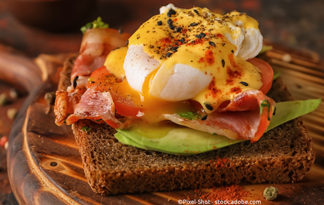 pochierte Eier auf Toast