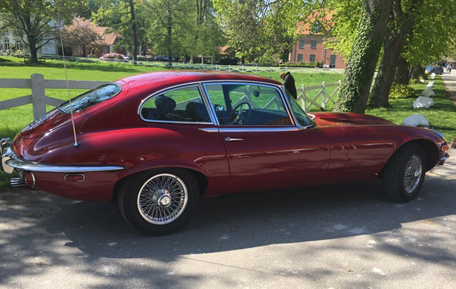 Roter Jaguar E-Type Serie III – V12, Bj. 1972