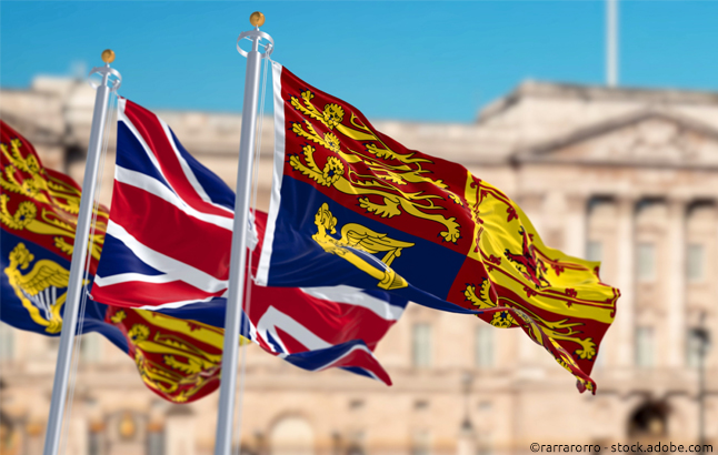 Flagge der königlichen Familie vor dem Buckingham Palast