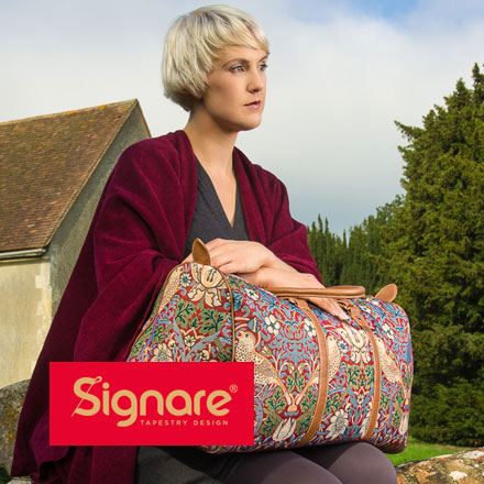 Frau mit Tasche von Signare