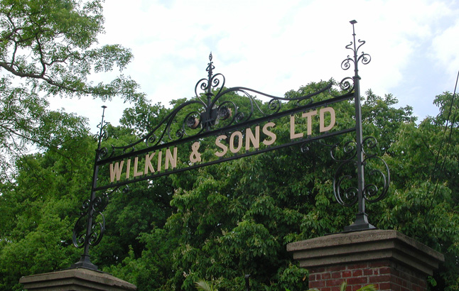 Eingangstor der Firma Wilkin & Sons