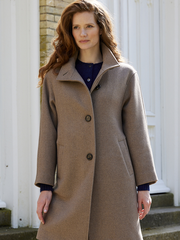 Urbaner Chic mit Wollmantel